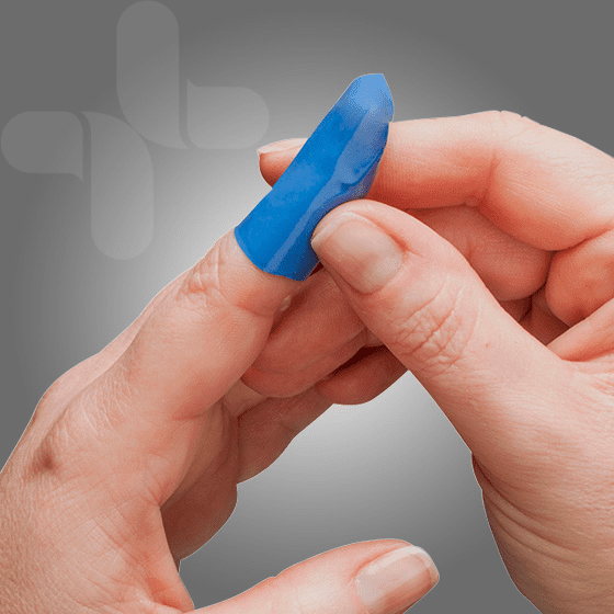 Image of AEROPLAST Premium Detectable Fingertip Dressing 7.5 x 4.5cm Box/25